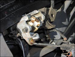 The lower section of a tilt column typically consists of a plastic ball with large grooves in it. This ball is fixed in position. The upper section of the tilt column connection swivels up or down as it connects to this ball. The lower section of a tilt column typically consists of a plastic ball with large grooves in it. This ball is fixed in position. The upper section of the tilt column connection swivels up or down as it connects to this ball.