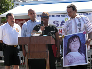 Pictured left to right: Chief Rubin, Mayor Fenty, Ms. Sutton and A&acirc;&euro;&trade;sia Sutton&acirc;&euro;&trade;s father holding a picture of the girl.