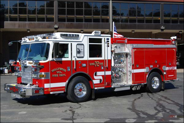Hollywood Engine 72 is a 2009 Pierce Arrow XT short wheelbase pumper equipped with a single-stage 1500-gpm pump with a 750-gallon water tank.