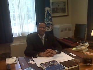 Current U.S. Fire Administrator Kelvin Cochran spent some time cleaning off his desk Thursday in Emmitsburg before becoming Atlanta&apos;s fire chief.