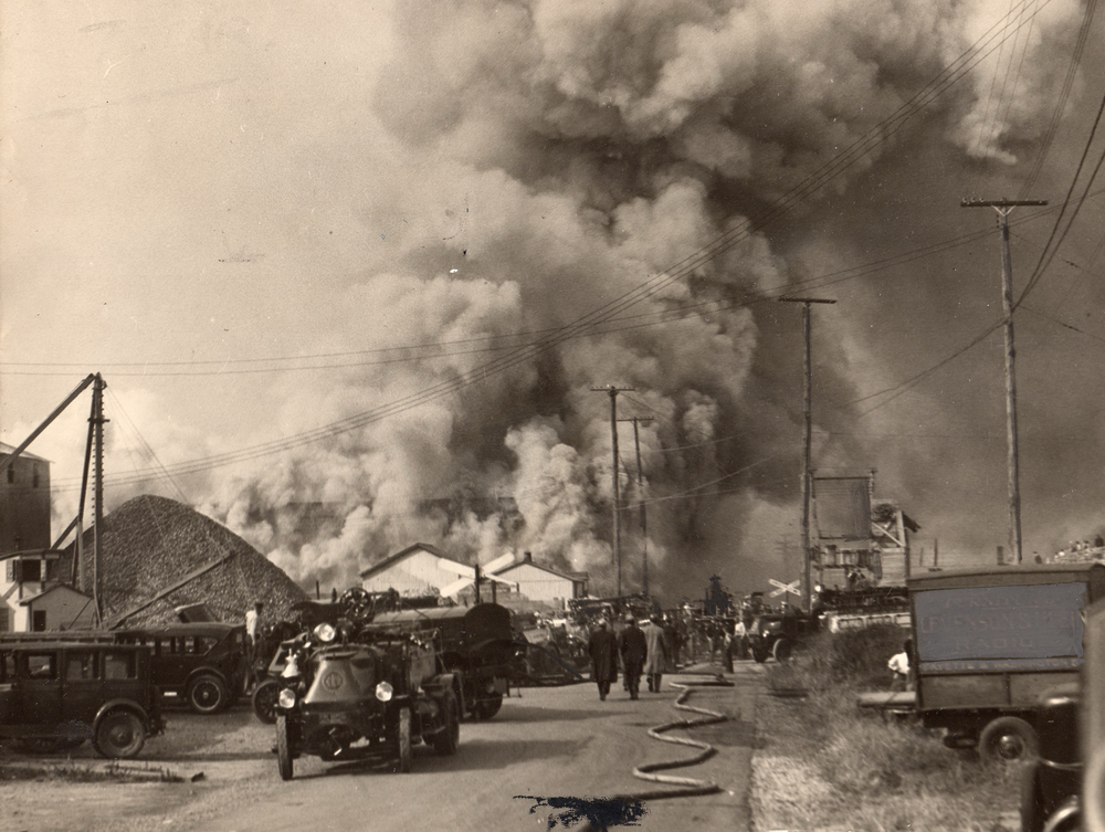 Heavy smoke pours from a seven-alarm fire at Pier 7 in Baltimore, MD, on Oct. 15, 1932.