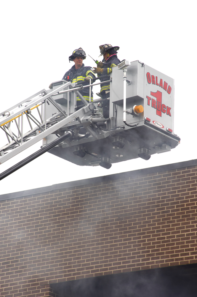 The dual microphone technology of the Motorola Solutions APX 7000XE portable radio, designed specifically for firefighters, works with a microphone on each side of the radio, to pick up a voice from either side and uses the second to suppress background noise.