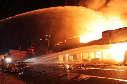 Paris Warehouse Fire 2m 10856301