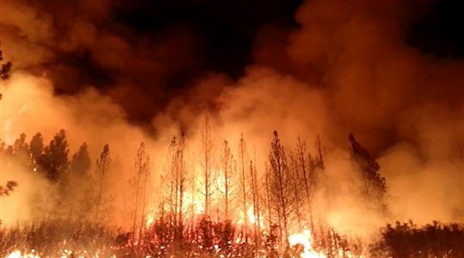 This wildfire near Yosemite National Park quadrupled, forcing tourists and residents to evacuate.