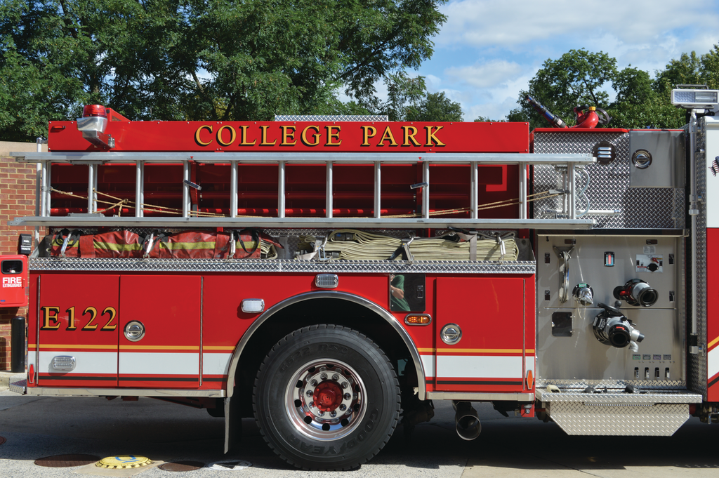 College Park, MD, Fire Department engines carry a complement of portable ladders mounted outboard on the right side of the apparatus. Note the placement of the ladders above the standpipe hose trays and that the ladders do not extend past the rear body.
