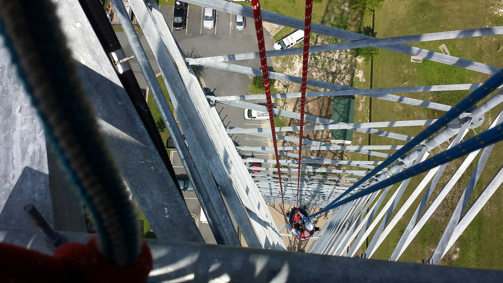 The USAR team removes the worker by rope.