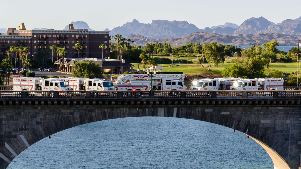 Pierce delivered four Pierce Velocity pumpers and one Pierce Velocity 105-foot heavy-duty ladder to the Lake Havasu Fire Department in Lake Havasu, Arizona, making the department&rsquo;s entire front line fleet Pierce. The vehicles are shown on the historic London Bridge, which is located in Lake Havasu.