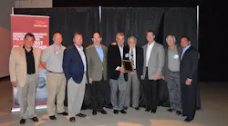 UniMac recently presented Super Laundry, the largest distributor of commercial laundry equipment in the U.S., with the 2013 Distributor of the Year award.