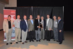 UniMac recently presented Super Laundry, the largest distributor of commercial laundry equipment in the U.S., with the 2013 Distributor of the Year award.