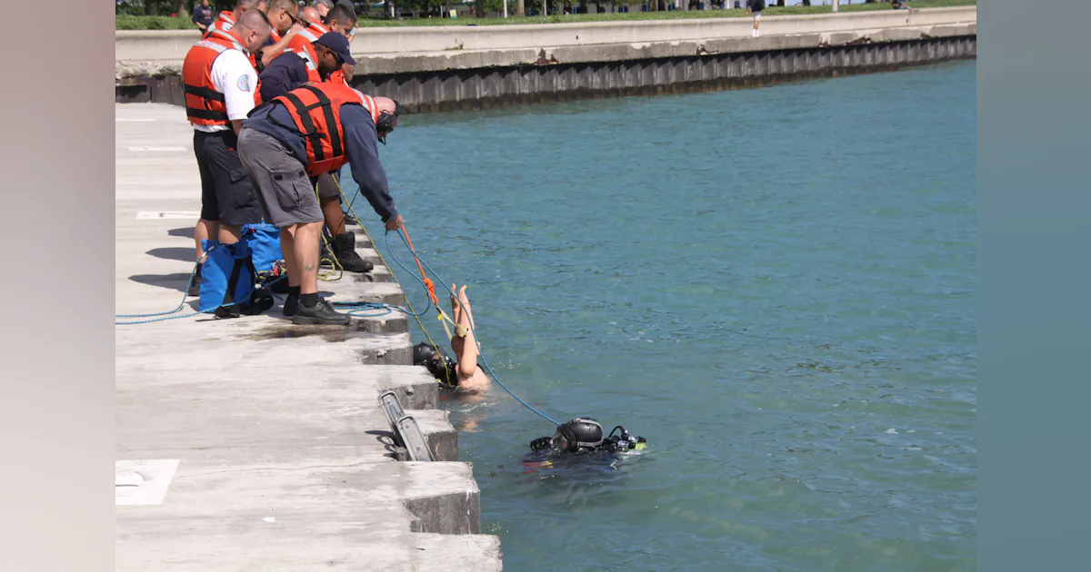Water Rescues Chicago Chicago Squad 5 Sharpens Dive Rescue Skills in Lake Michigan | Firehouse