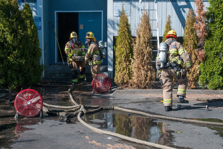 Ore. Crews Rescue Five from Apartment Fire | Firehouse