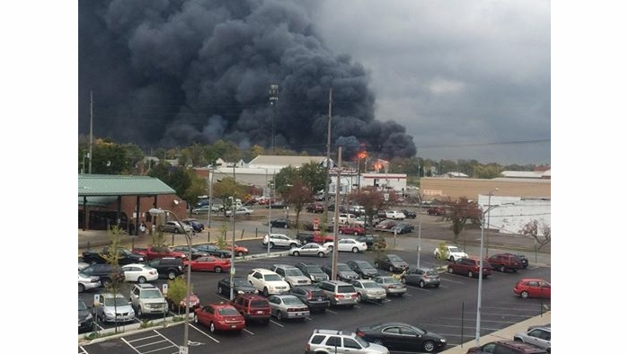 A blaze at a Lima warehouse sends black smoke downtown.