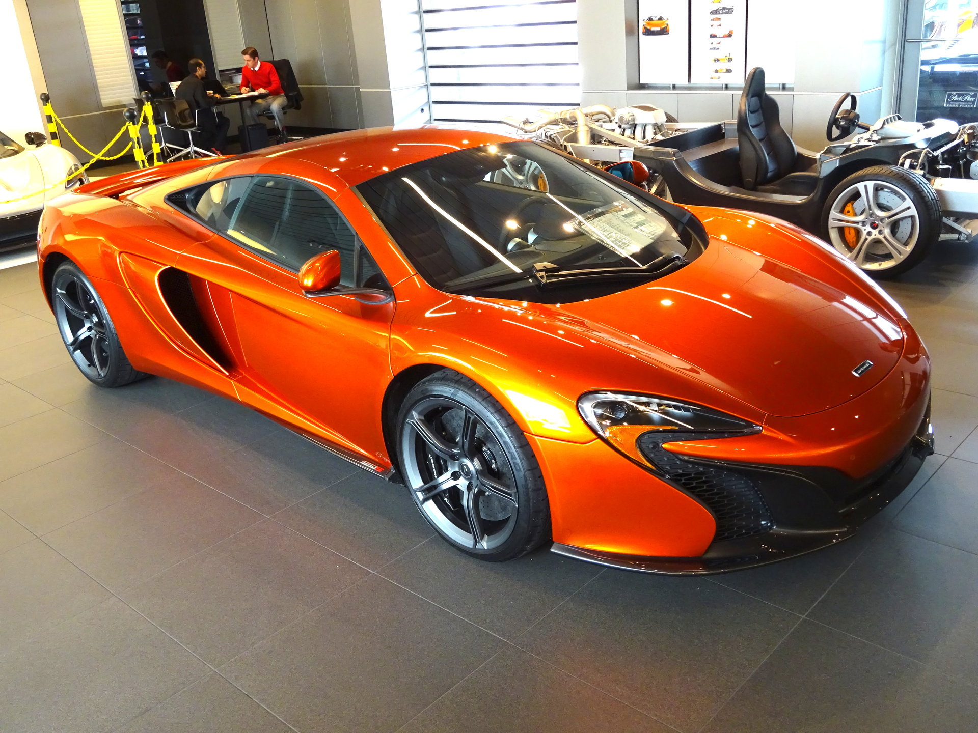 The exterior of a 2015 McLaren 650S Coupe does not reveal the significant use of carbon fiber that lies underneath this beautiful exterior.