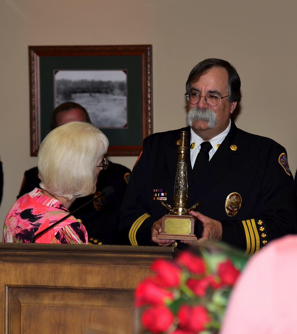 Goldfeder receiving his Lifetime Achievement Award.