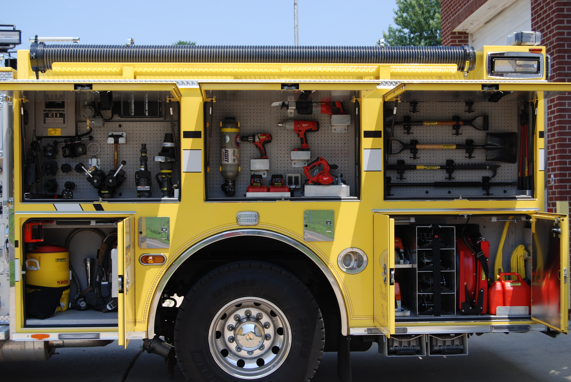 High side body compartments can have pegboard or similar material provided in the reduced depth sections to permit mounting of hand tools and appliances.