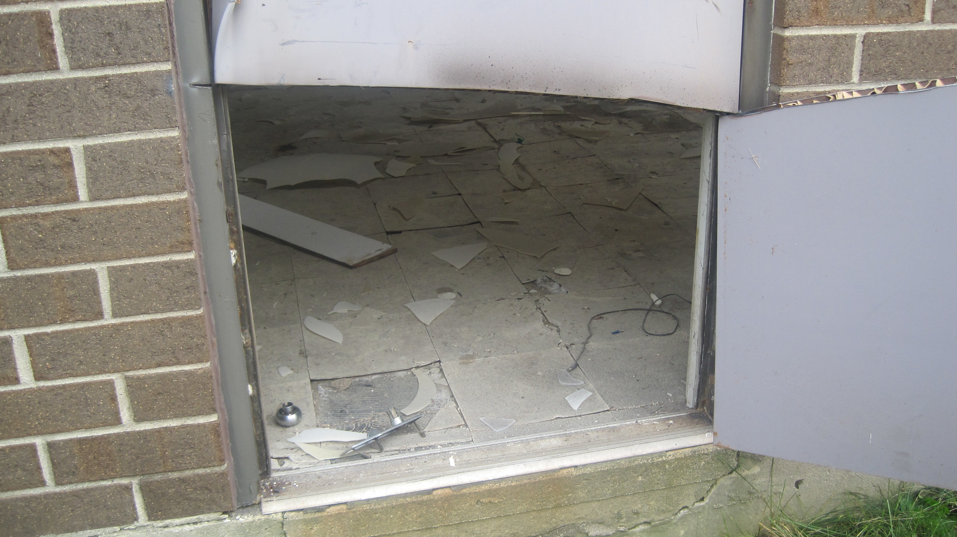 Photo 7 - The lower portion of the door should swing freely once the procedure is completed.