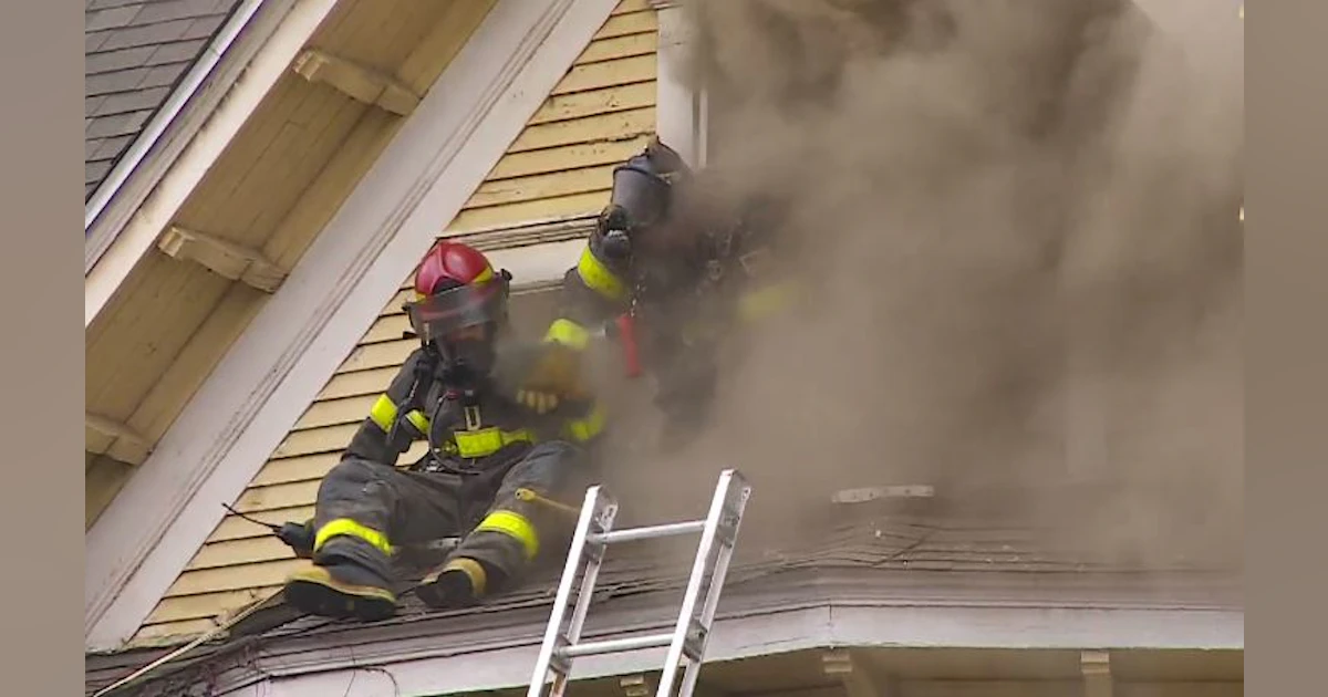Flashover Fire Injuries Video: Flashover Forces Minneapolis Crews Out of Window | Firehouse