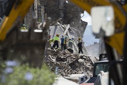 Italian rescue personnel search for victims. Italian rescue personnel search for victims.