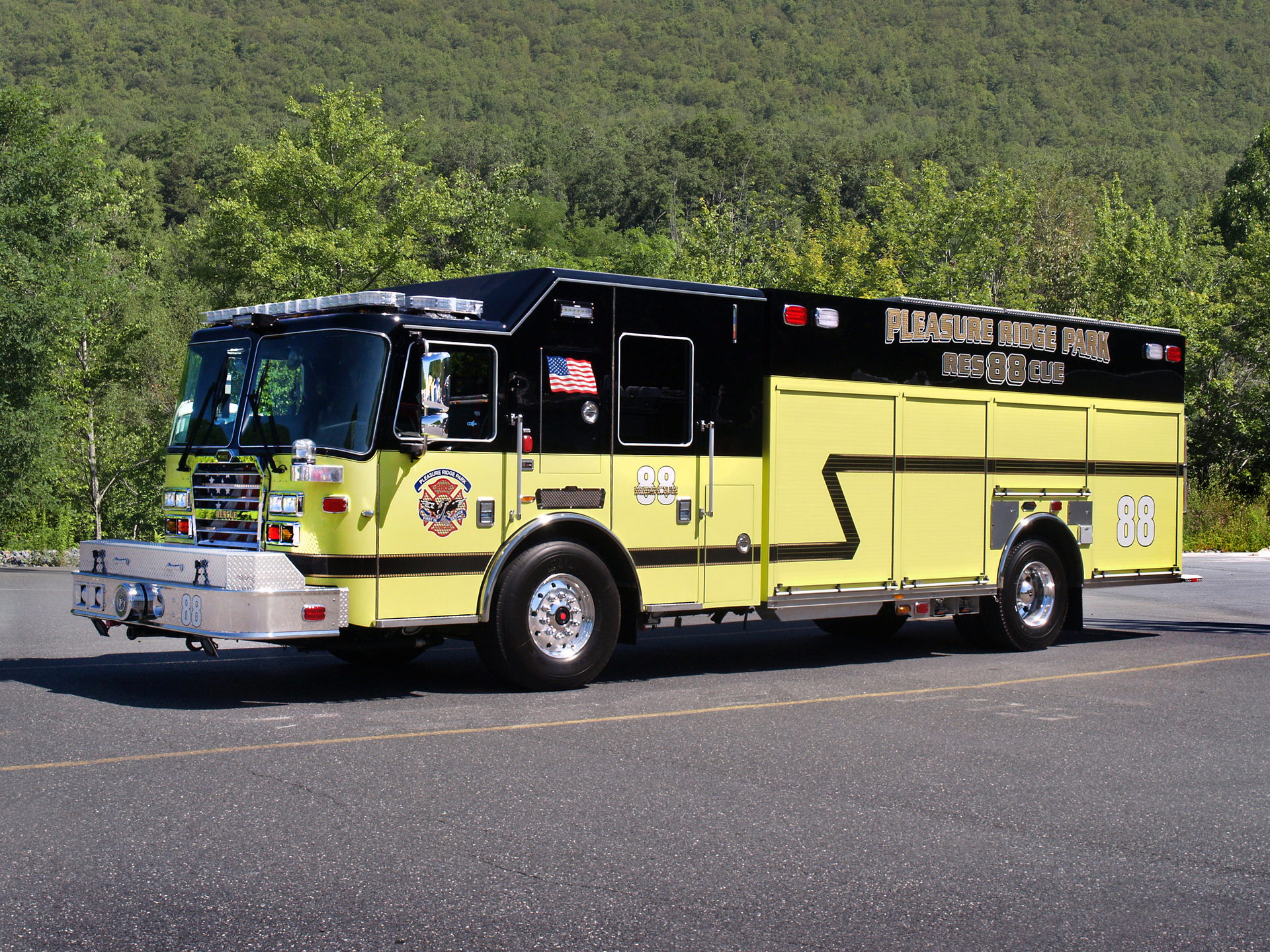 Pleasure Ridge Park, KY, Fire Protection District Gets New Pumpers