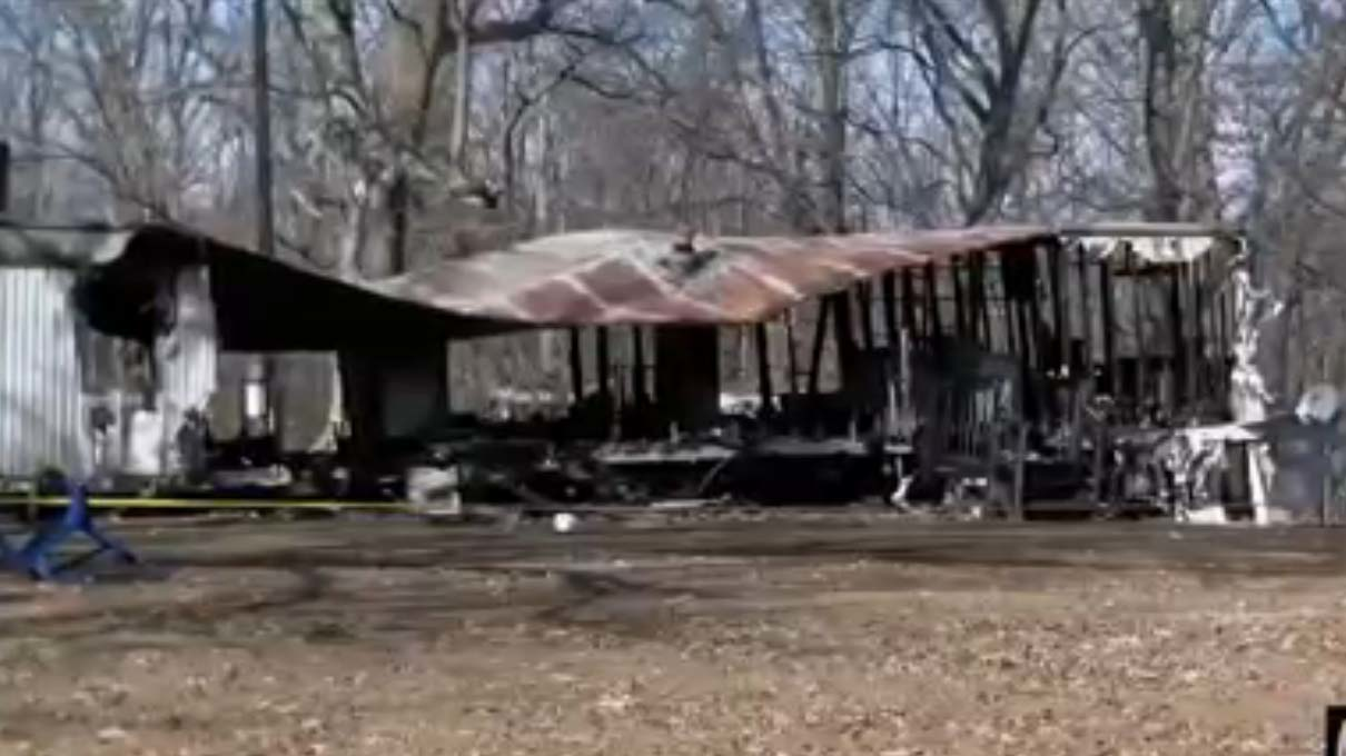 family dies in fire 58595cda81a63