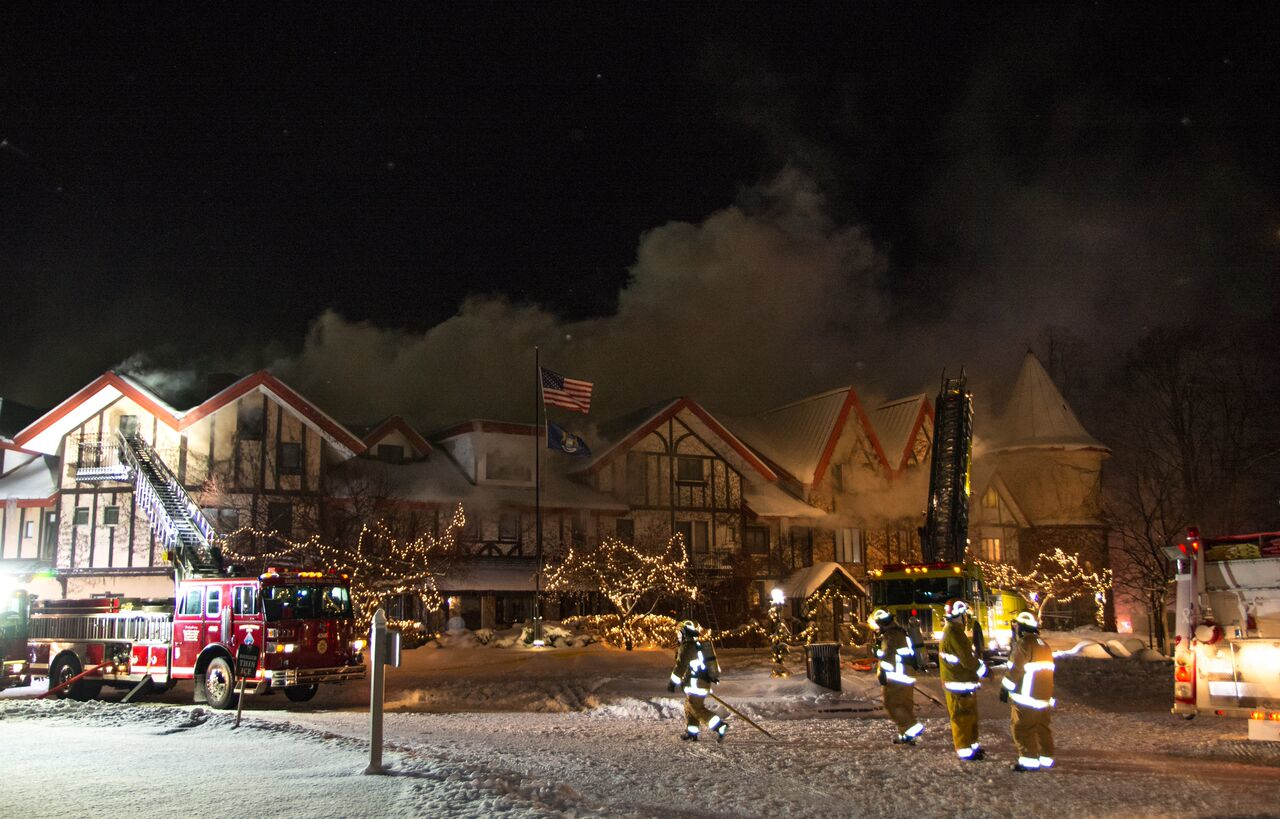 Resort Fire 3 584d6cca41c63