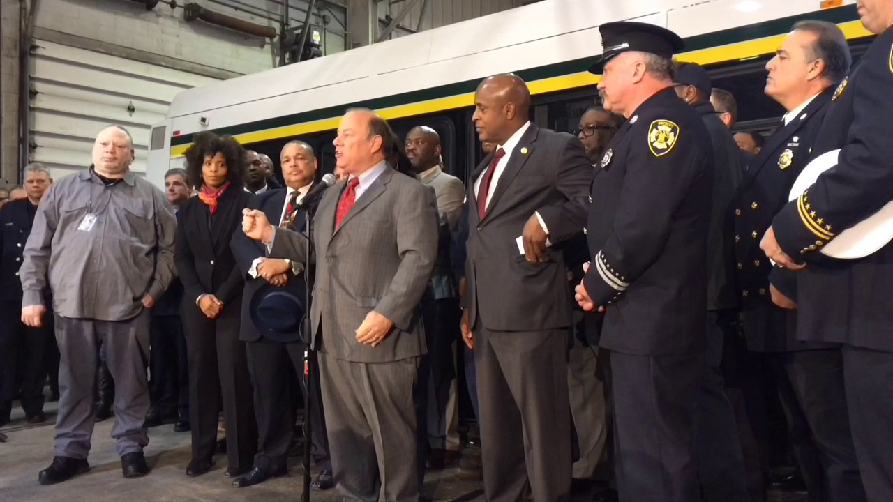 Detroit Mayor Thanks Firefighters, Bus Drivers after Terminal Fire