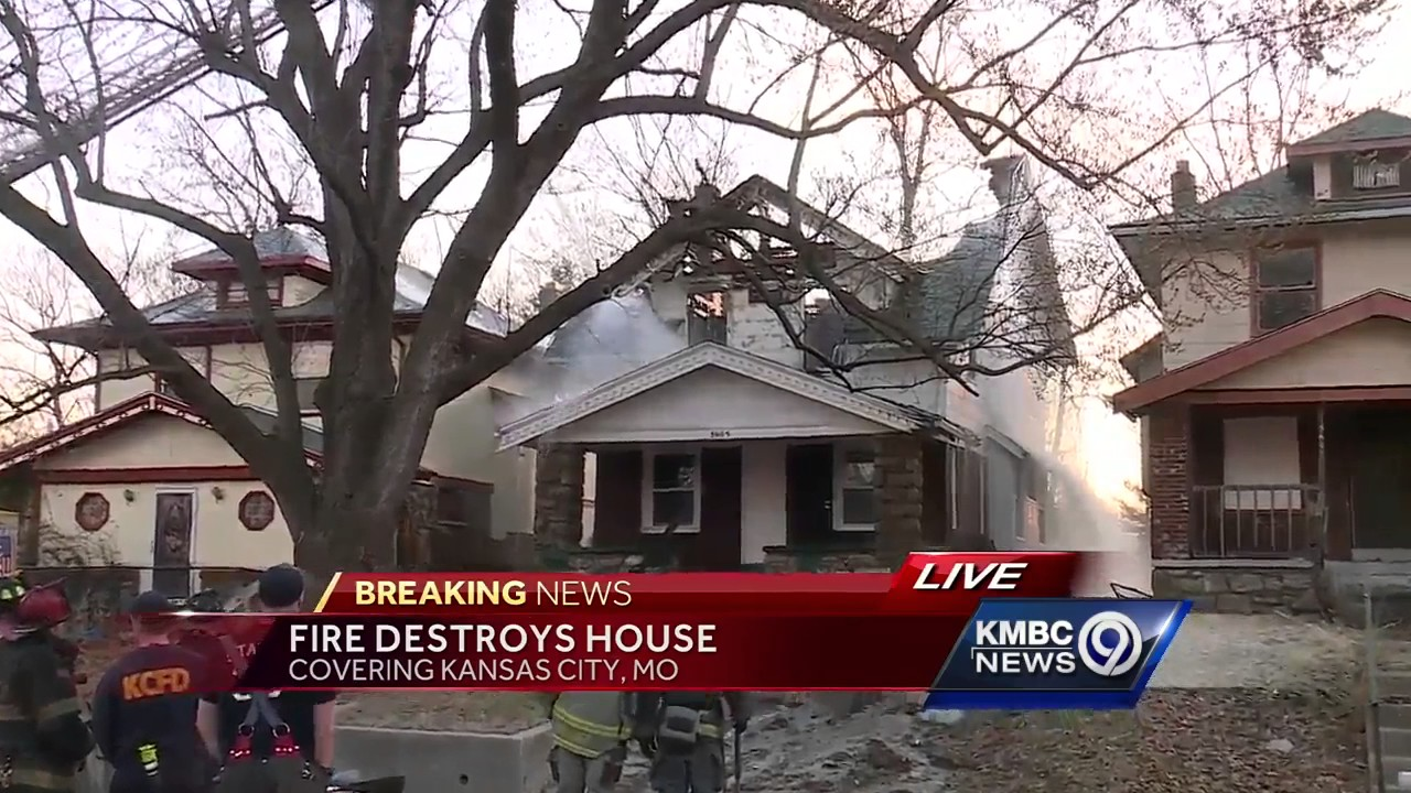 MO Firefighters Battle House Fire