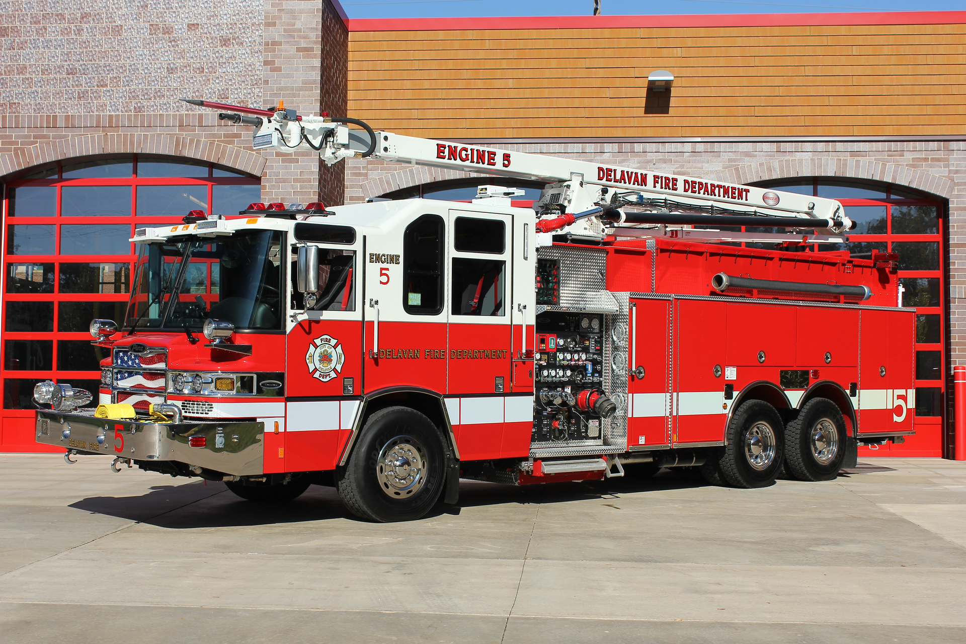 Delavan, WI, Gets Unique Pumper/Tanker with Aerial Device Built by