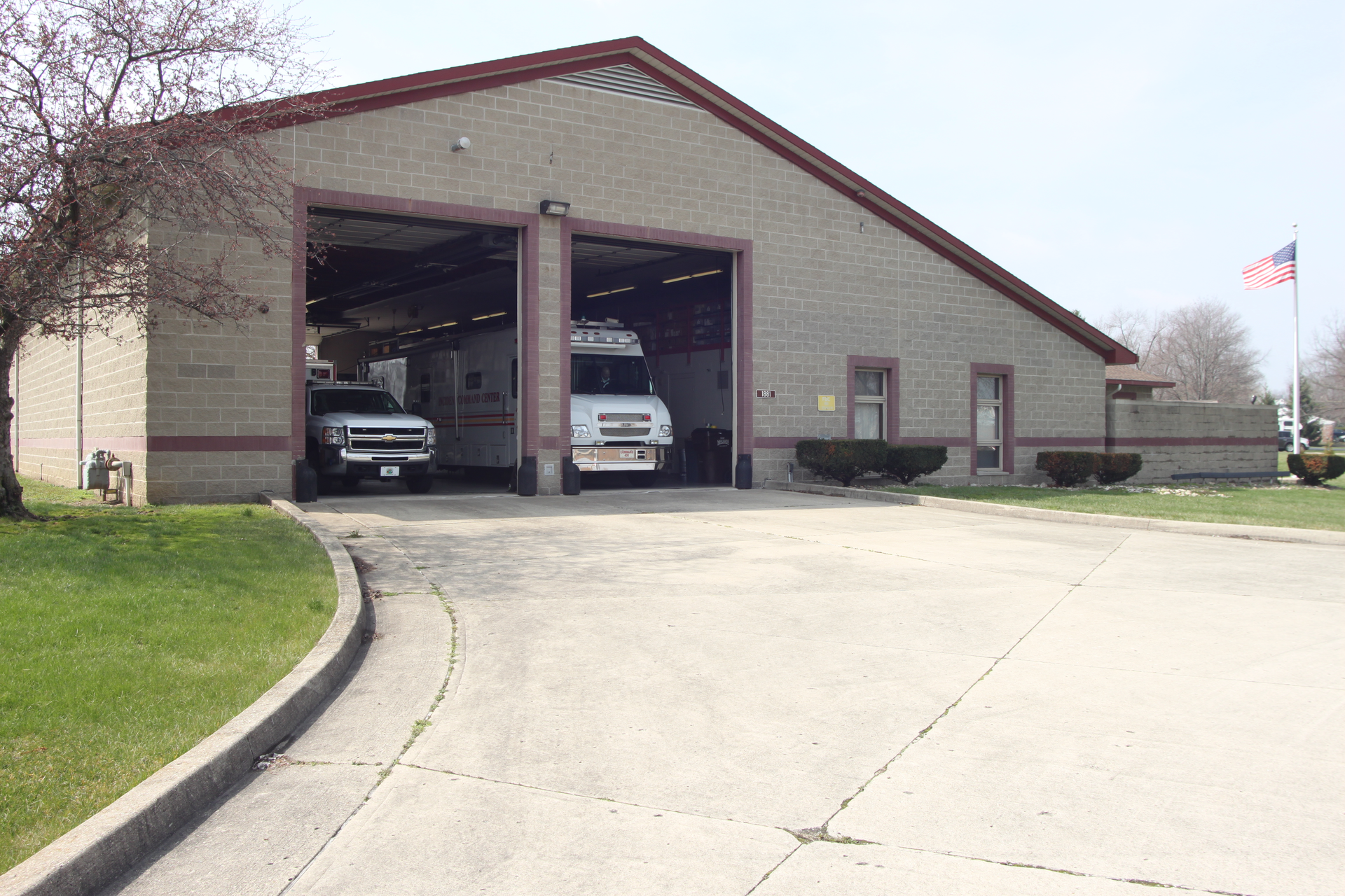 GCHMU Headquarters located in Sharonville, OH, houses Unit 400, an Analytical Response Unit and a truck and trailer combination.