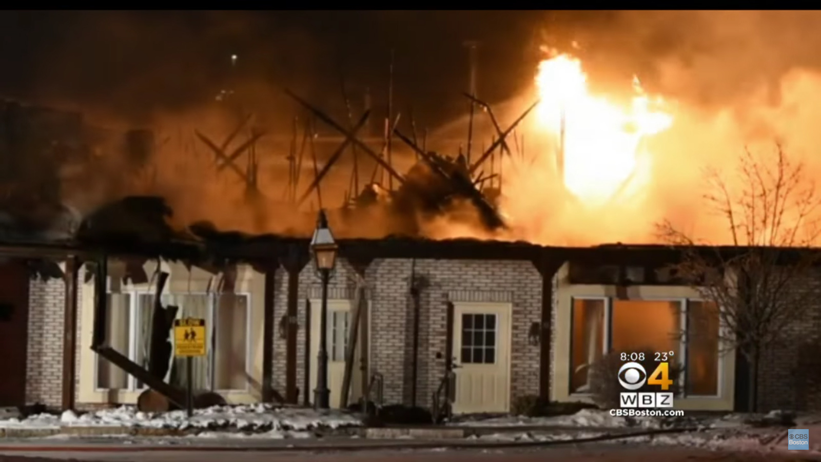 strip mall fire 58c774dccd976