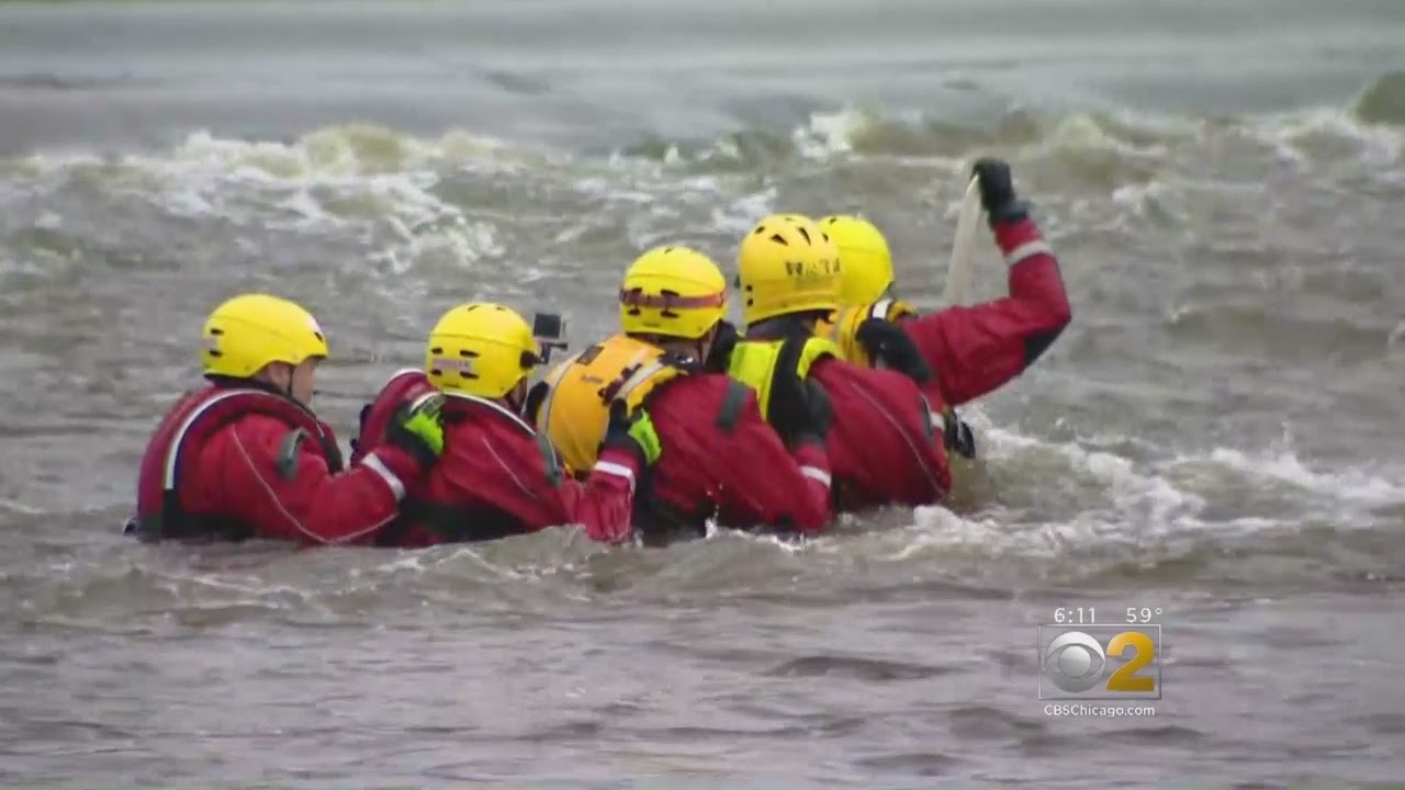 IL Firefighters Train For Water Rescue After Recent Lake Michigan ...