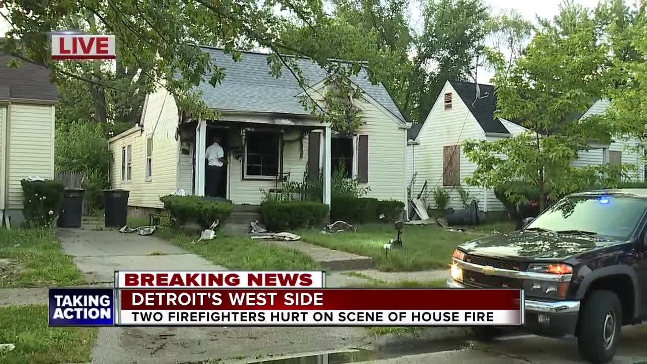 Two Detroit FFs Suffer Burns Tackling House Fire