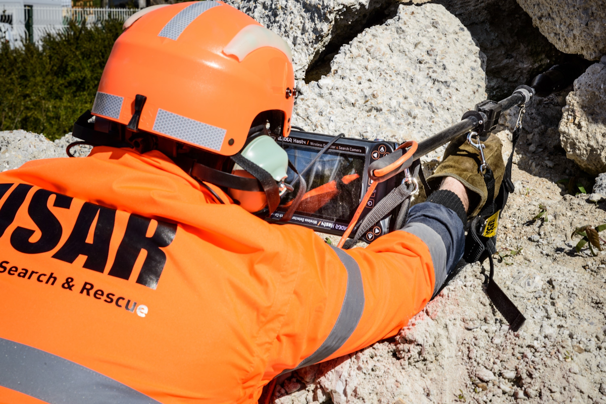 leader wireless life detector and