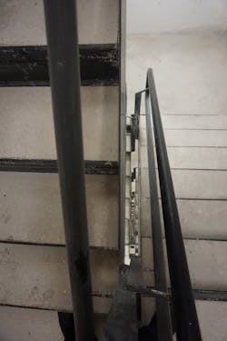 The well-hole stretch uses the space between the stairs. The well-hole stretch uses the space between the stairs.