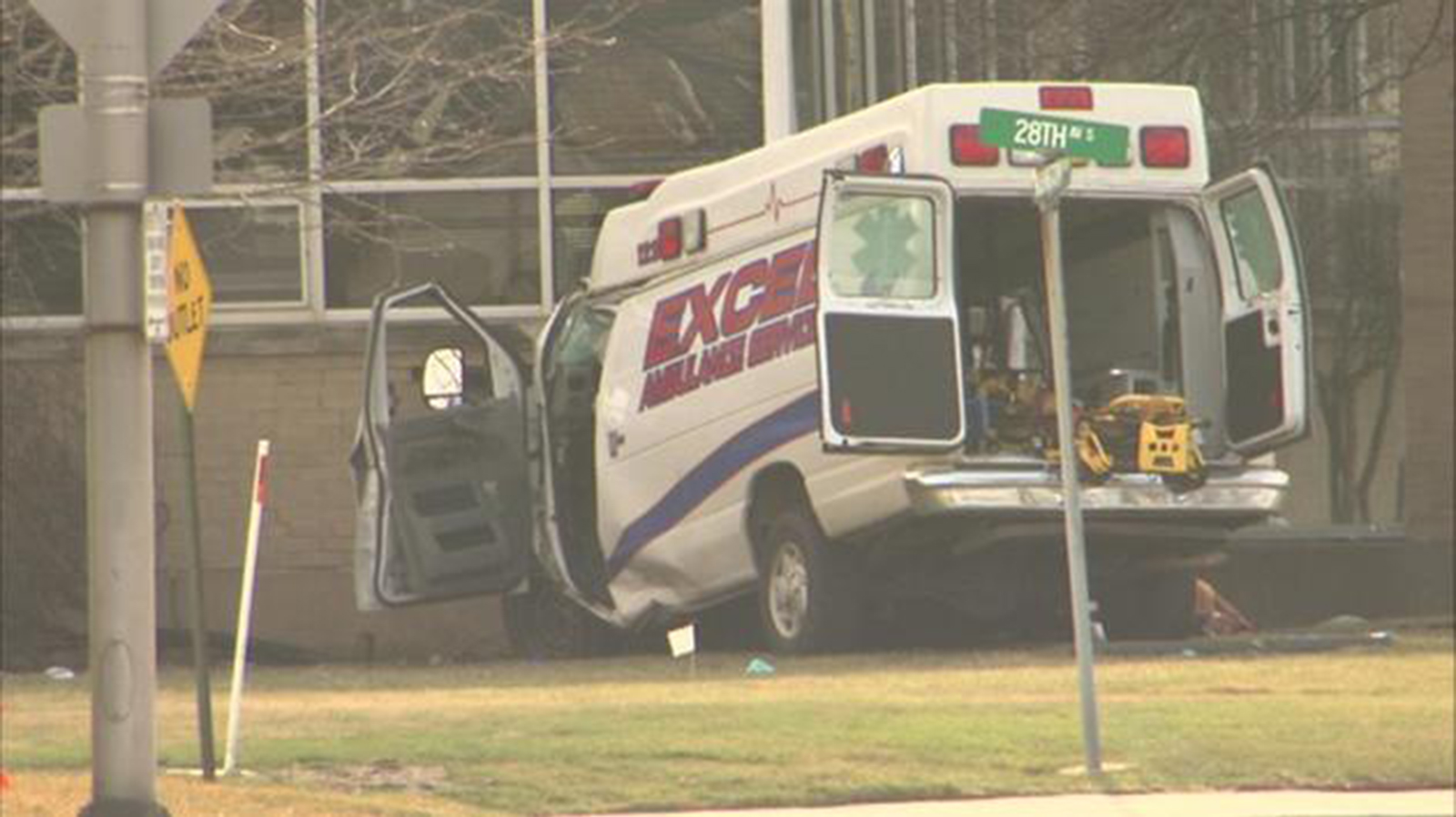 Ambulance 5ac0f25aad228