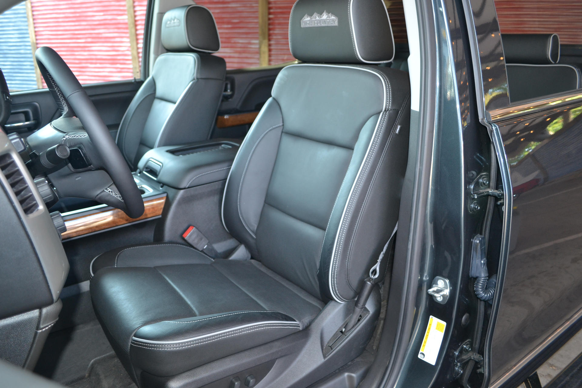 The outboard edge of the driver&rsquo;s seat of this 2018 Chevrolet Silverado 1500 shows that the seat contains a seat-mounted airbag. Photos by Ron Moore