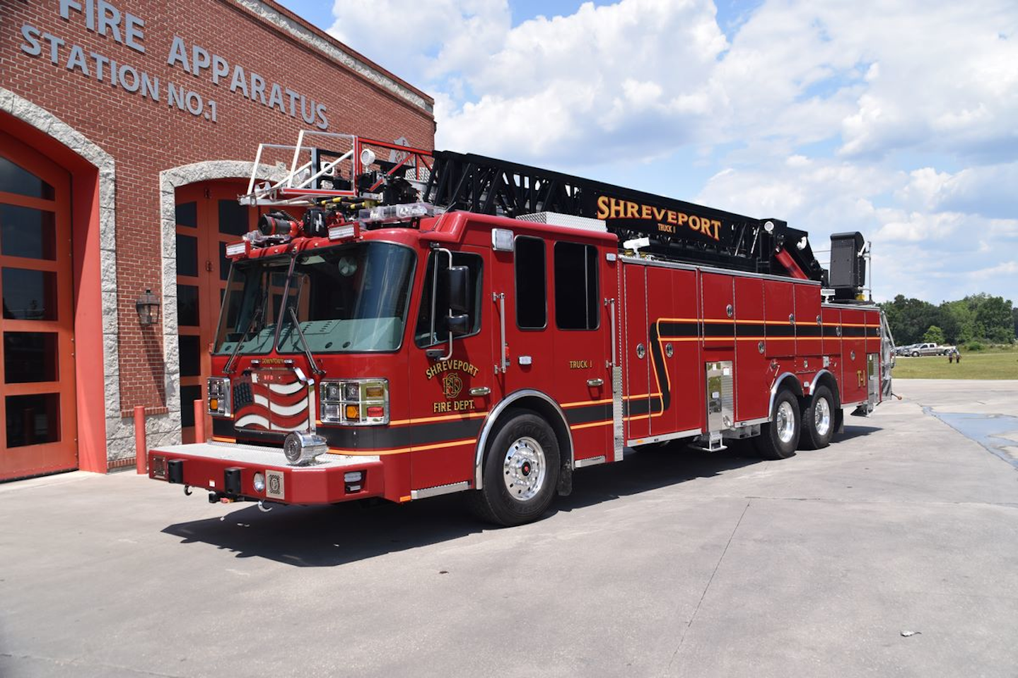 Shreveport, LA, Fire Dept. Puts Truck 1, 109foot Aerial Built by