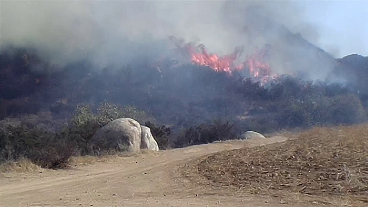 Murrietta CA Wildfire Brush Vegetation Fire Cal Fire Firefighters ...