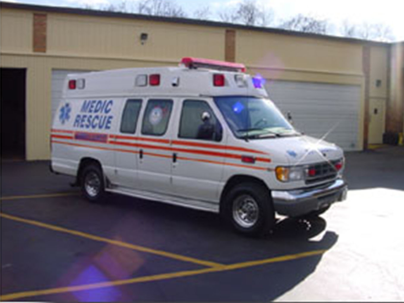 Ambulanceb 5b93b9cb1f3e6