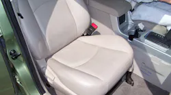 Responders to injury crashes should assume that the passenger front seat is equipped with a SMART seat occupant detection system. There are no markers or indicators on the seat to identify if they are present or not. Photos by Ron Moore