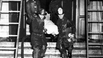 Firefighters had the sad duty to remove the victims from the second floor.