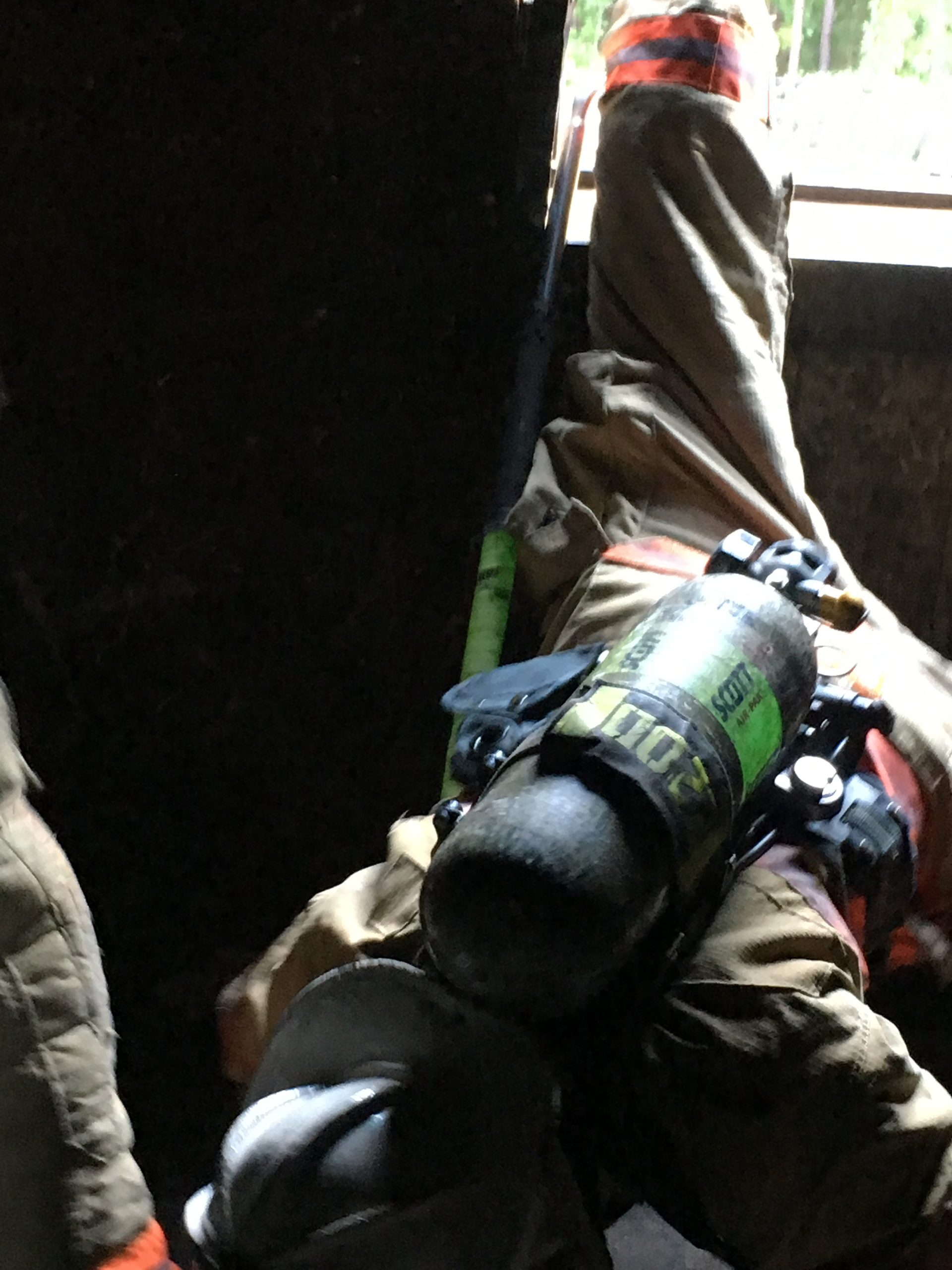 Depending on window size, a headfirst entry can be performed, allowing a controlled decent by hooking the feet on the windowsill.