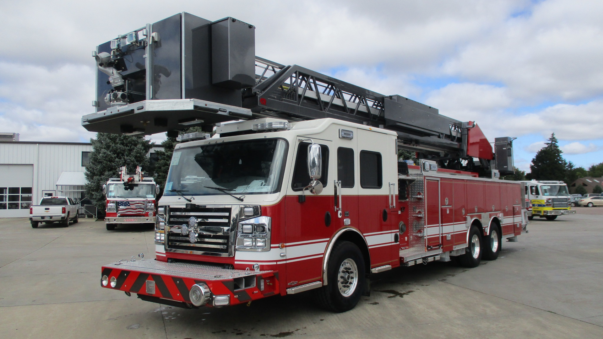 Roswell, NM, Fire Department Gets 101Foot Platform Aerial Firehouse