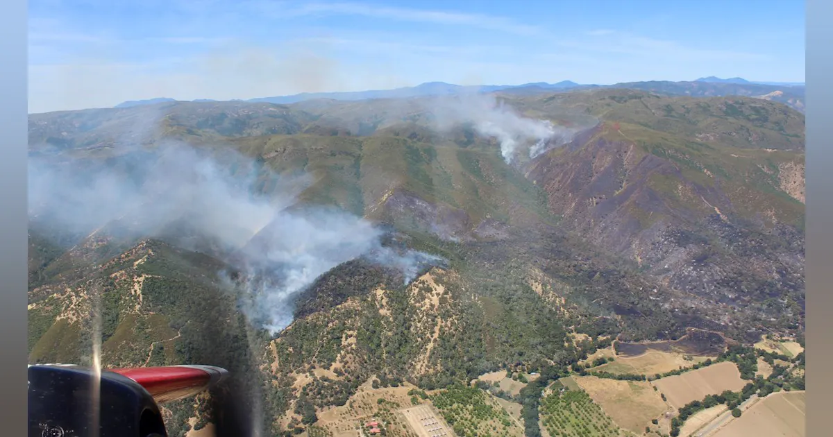 Inyo Complex Fire Firefighters Hurt Battling CA's Biggest Wildfire This Season | Firehouse