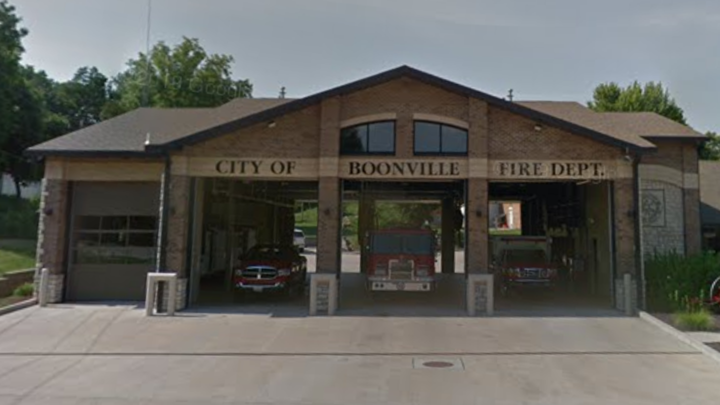 Boonville MO Firefighter Severely Injured in MultiStructure Blaze