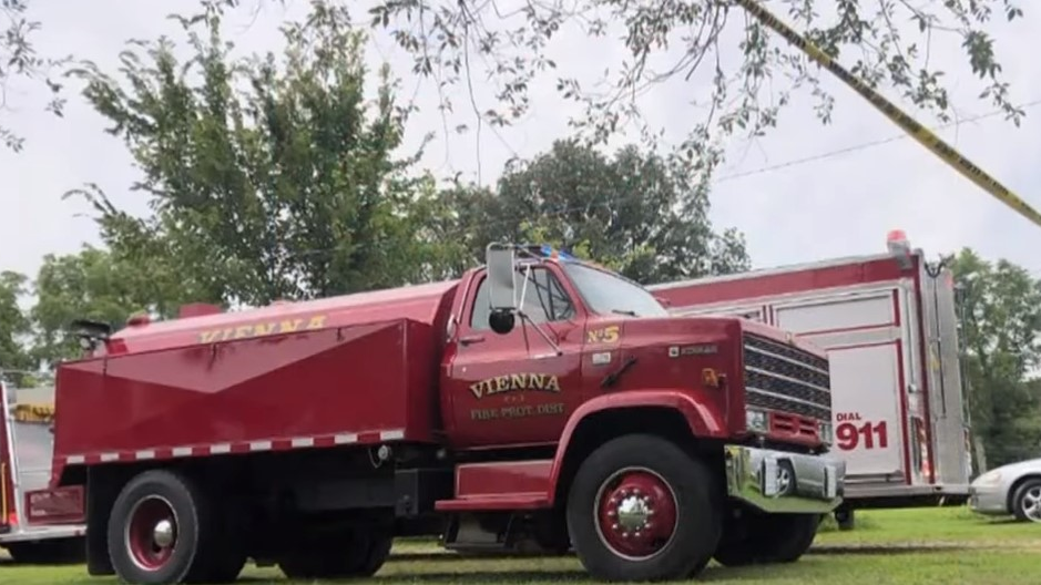 Six Vienna, MO, firefighters are recovering from second- to third-degree burns following a house fire and explosion Friday.