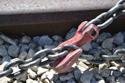 Although placing a grab hook on the nonweld side of a chain link is worthwhile, recent testing found that it isn’t vital. Although placing a grab hook on the nonweld side of a chain link is worthwhile, recent testing found that it isn’t vital.