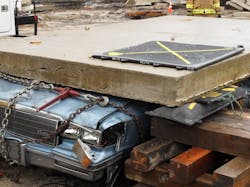 Use of pneumatic bags can assist in moving heavy objects on the rescue scene. Use of pneumatic bags can assist in moving heavy objects on the rescue scene.