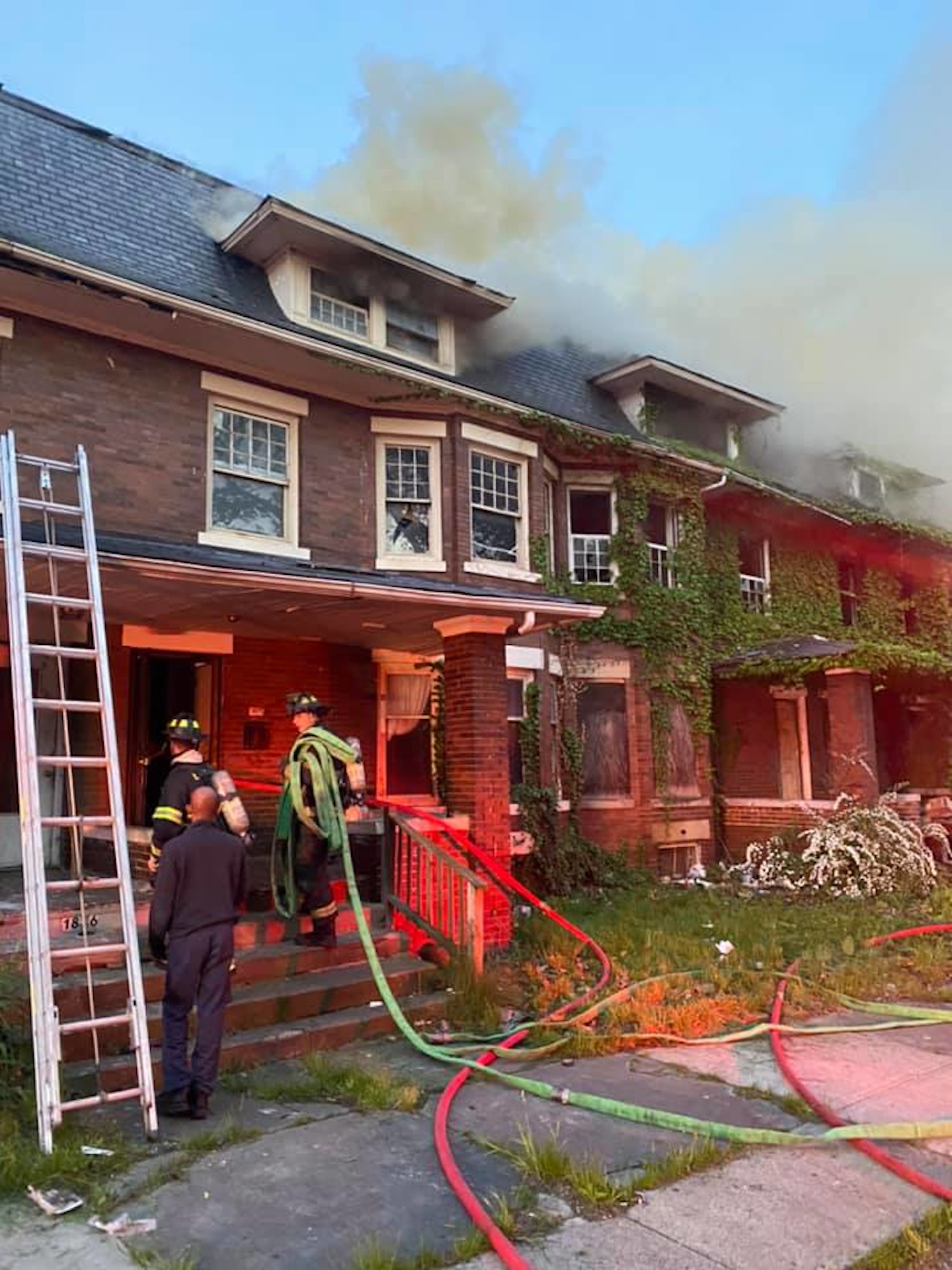 2 EAST CLEVELAND, OH FIREFIGHTERS INJURED AFTER FALLING THRU THE FLOOR