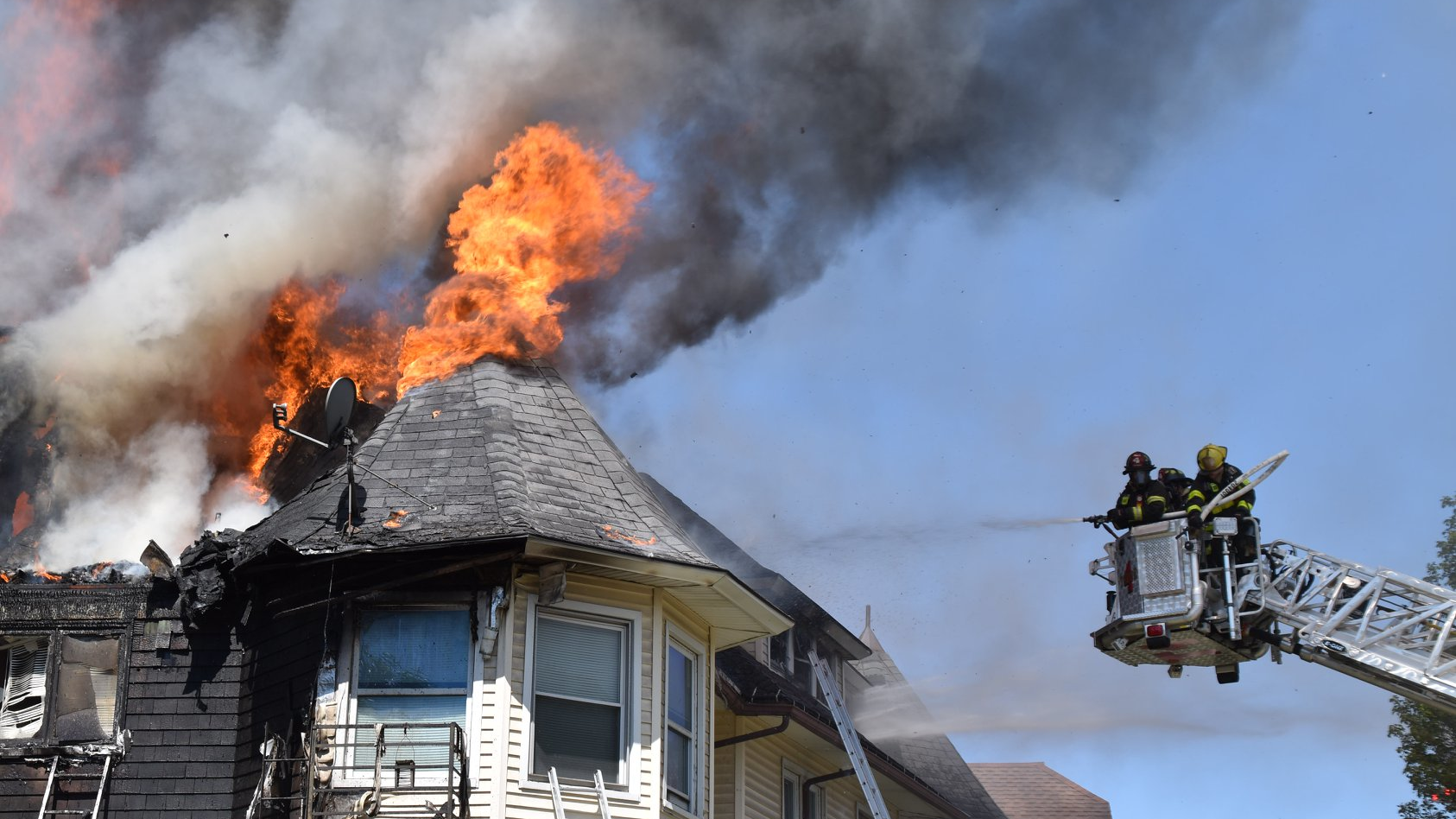 Rochester 3 Alarm House Fire Aerial (ny)